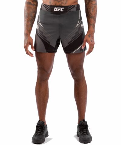 UFC Venum Authentic Fight Night Men´s Fightshorts Short Fit